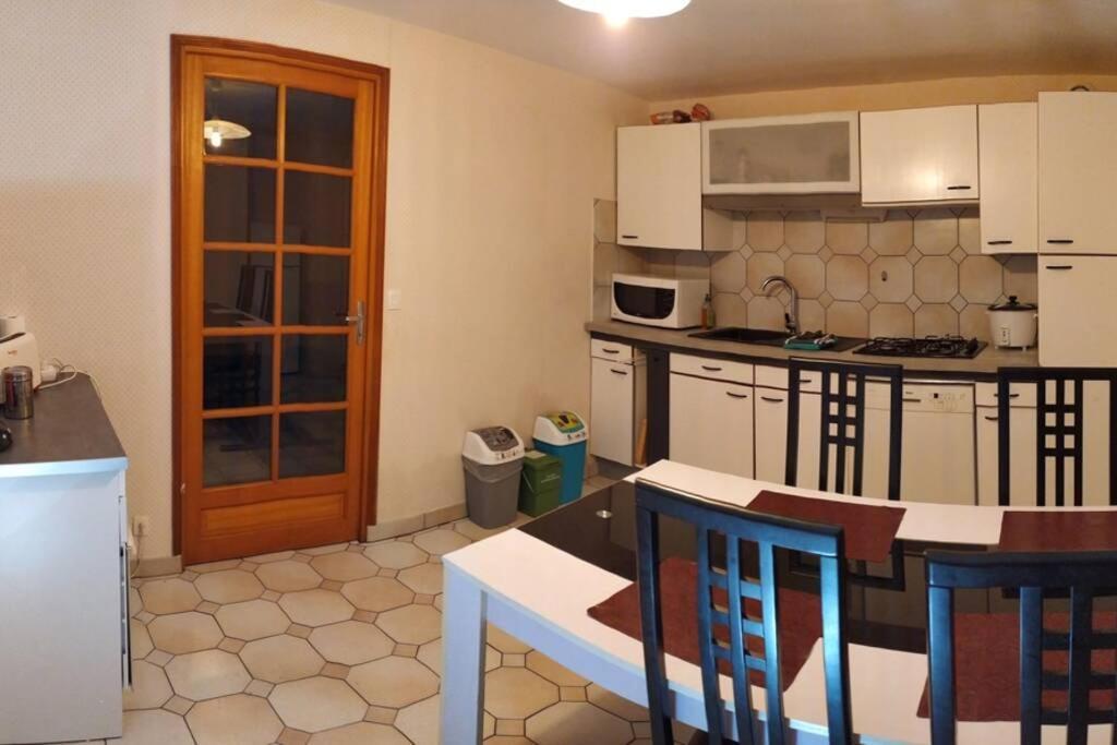 Апартаменты Chez Fabienne T3 Le Breuil-sur-Couze Экстерьер фото