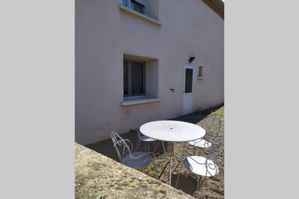 Апартаменты Chez Fabienne T3 Le Breuil-sur-Couze Экстерьер фото
